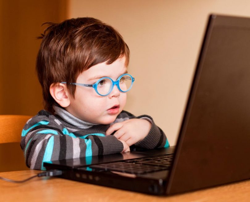 child using computer, internet, browsing, kid friendly, safe search, google, kiddle, youtube kids